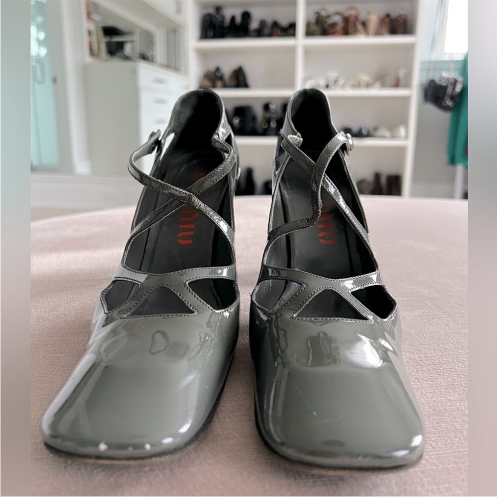 Rare! Vintage Miu Miu Prada Vernice Heels - color Gendarme (grey) - size 37 - Picture 2 of 9